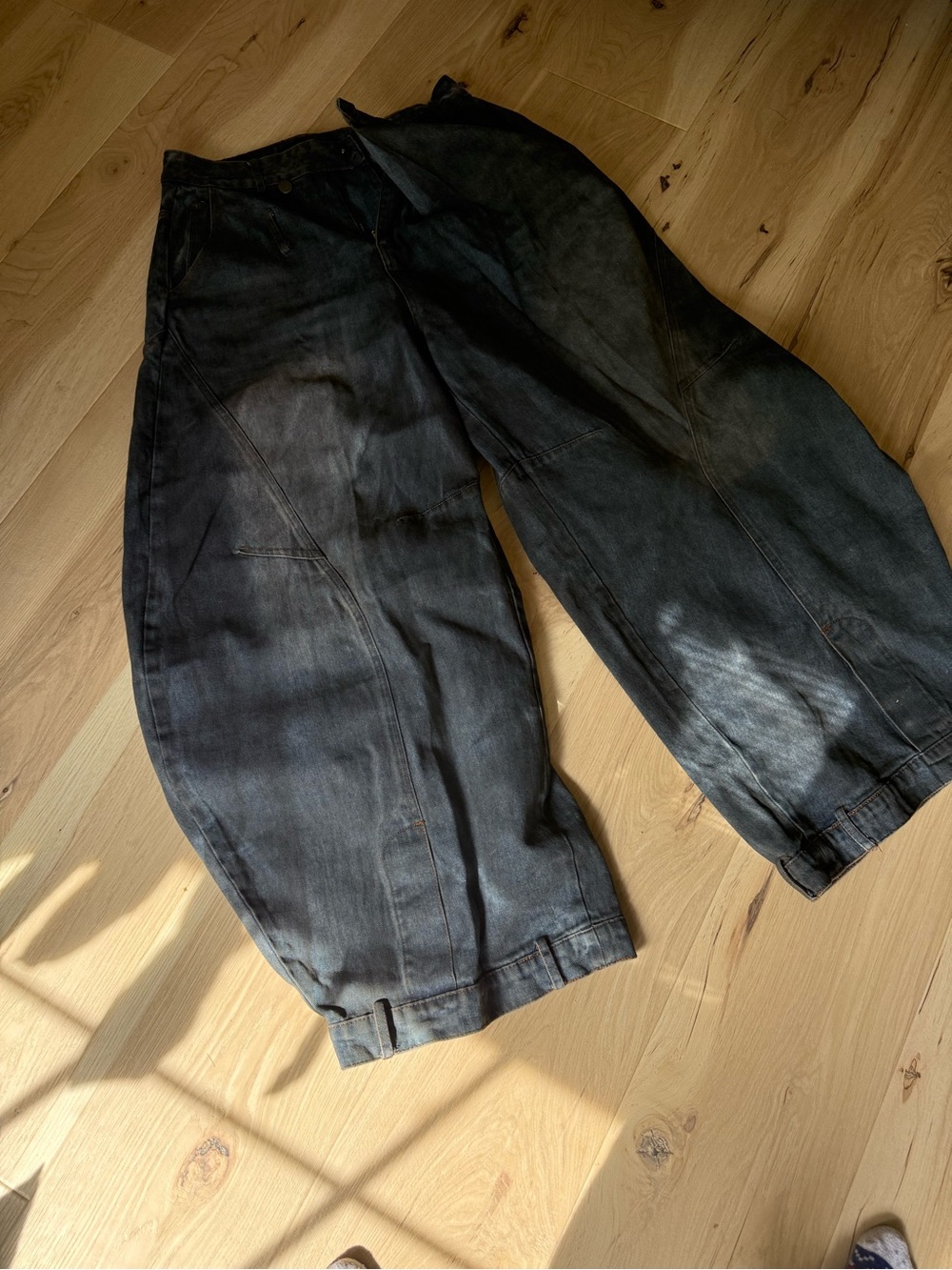 Women’s dark blue barrel Leg Jeans